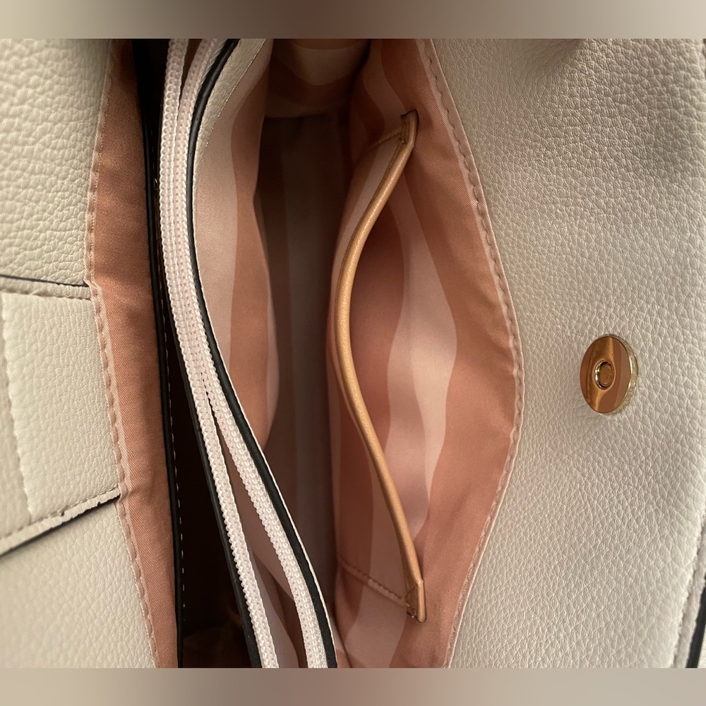 Kate Landry Pink and Cream Diamond Print Hand Bag - Picture 10 of 16
